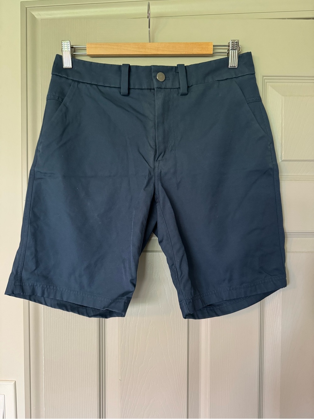 lululemon athletica Men's Dark Navy Flat-Front Shorts